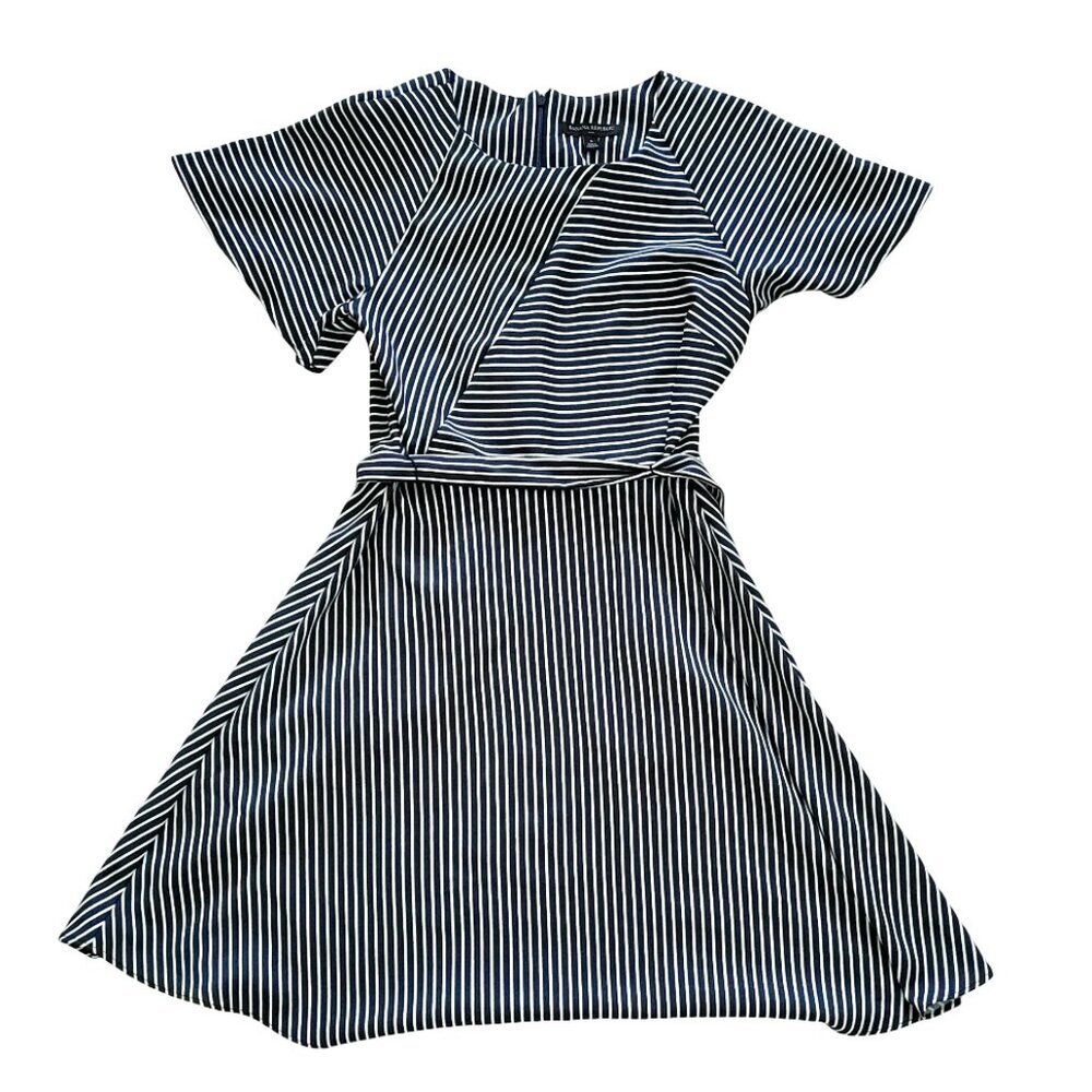 Banana Republic Women's Size 6 Nautical Knee Length Dress Stripes Classic Preppy